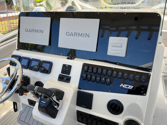 Pura Vida Yacht Photos Pics 2008 Hydra-Sports Vector 3500 VX helm with Garmin navigation system.