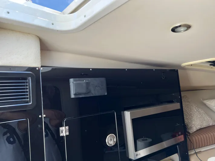 Pura Vida Yacht Photos Pics Interior of a 2008 Hydra-Sports Vector 3500 VX boat with modern amenities.