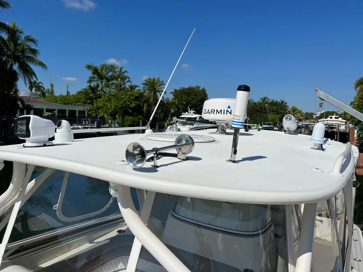 Pura Vida Yacht Photos Pics 2008 Hydra-Sports Vector 3500 VX boat with Garmin equipment on deck.