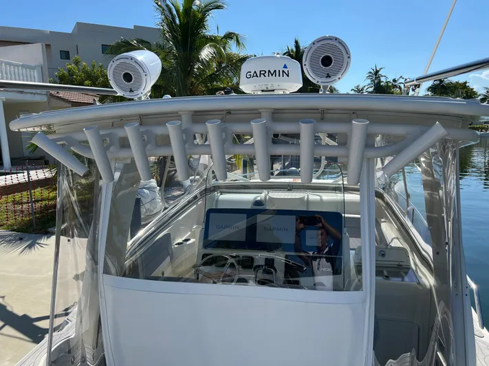 Pura Vida Yacht Photos Pics 2008 Hydra-Sports Vector 3500 VX boat with Garmin navigation system docked.