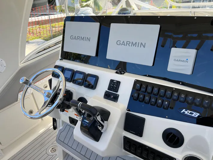 Pura Vida Yacht Photos Pics 2008 Hydra-Sports Vector 3500 VX helm with Garmin navigation system.