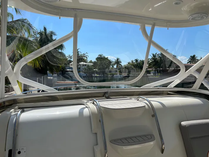 Pura Vida Yacht Photos Pics 2008 Hydra-Sports Vector 3500 VX boat interior with marina view.