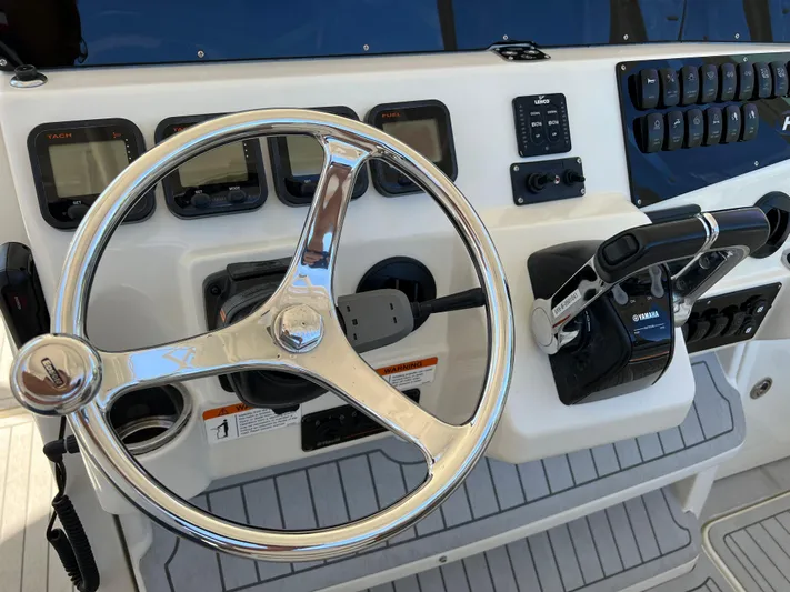 Pura Vida Yacht Photos Pics 2008 Hydra-Sports Vector 3500 VX helm with steering wheel and control panel.