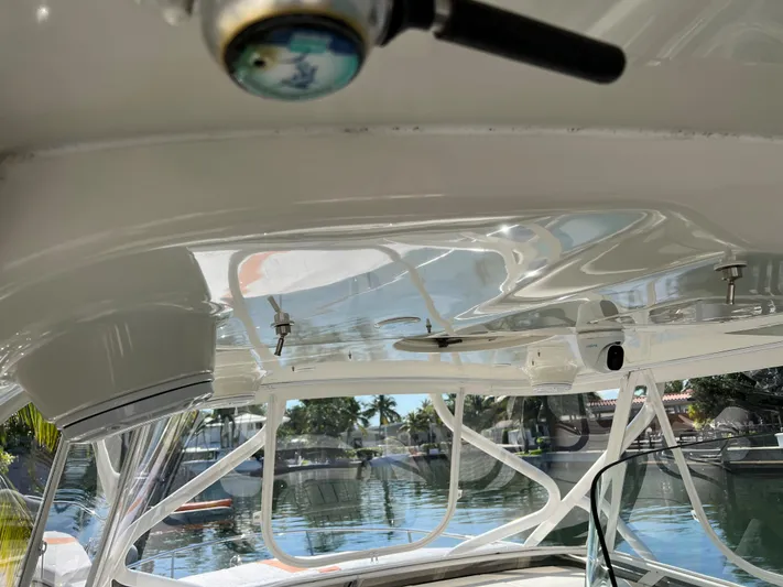 Pura Vida Yacht Photos Pics 2008 Hydra-Sports Vector 3500 VX boat interior with water view.