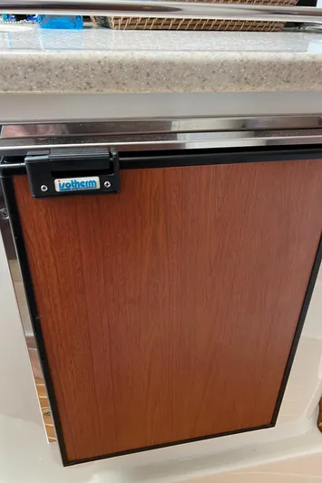 Pura Vida Yacht Photos Pics 2008 Hydra-Sports Vector 3500 VX boat interior with Isotherm fridge.