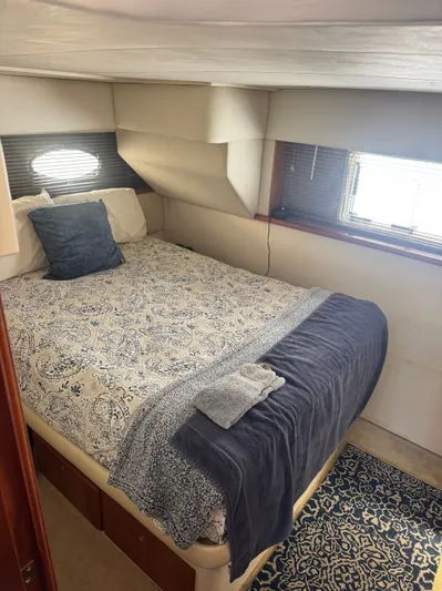 Why Wait Yacht Photos Pics Interior of 2000 Silverton 392 Motor Yacht, cozy bedroom.