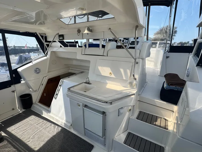 Why Wait Yacht Photos Pics Interior of 2000 Silverton 392 Motor Yacht with seating area.