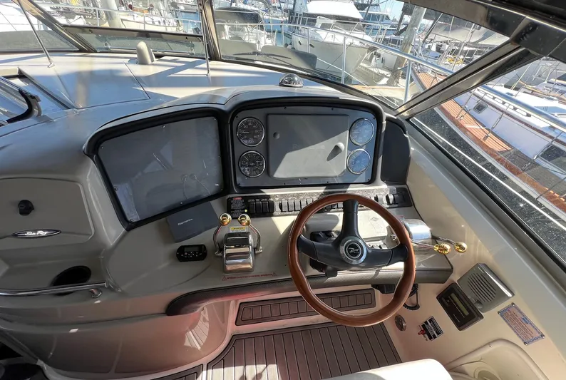  Yacht Photos Pics 2005 Sea Ray 390 Sundancer helm with steering wheel and control panel.
