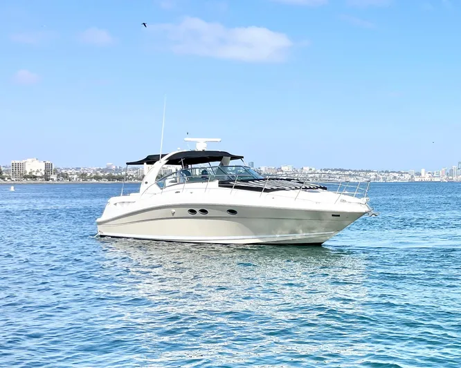  Yacht Photos Pics 2005 Sea Ray 390 Sundancer yacht cruising on a sunny day.