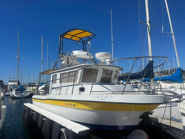 Firefly Yacht Photos Pics 