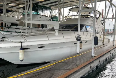 Sea Ray 560 Sedan Bridge