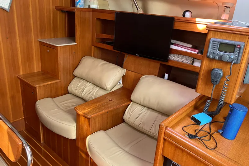 Willoughby Yacht Photos Pics Interior of 2002 Hunter 460 yacht with cozy seating and navigation equipment.