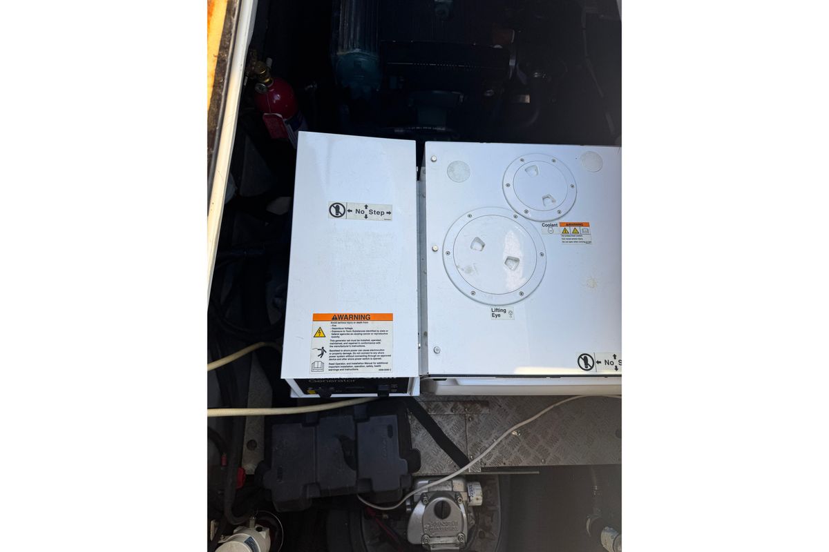 2007 Africat Marine 42 