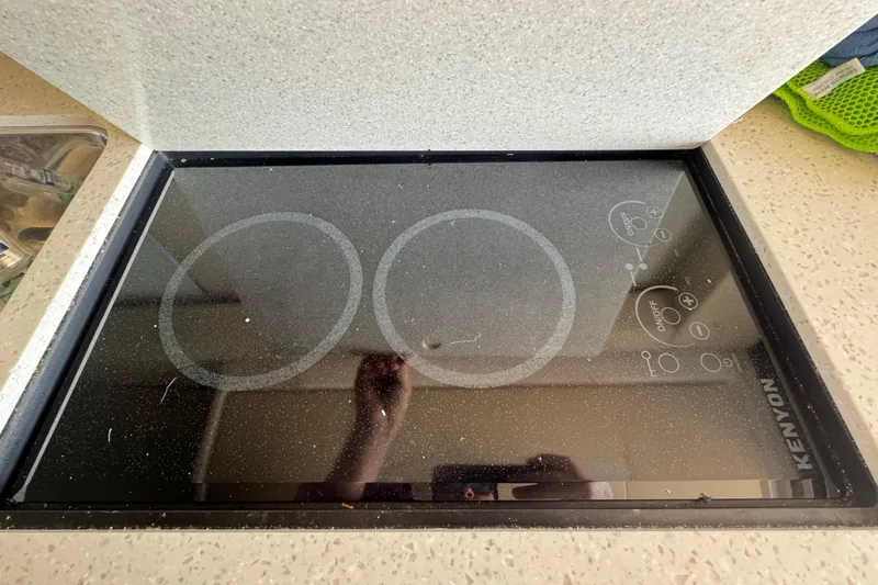 Tomtanic Yacht Photos Pics Kenyon electric cooktop on Regal 42 Fly yacht, 2019 model, with dual burners.