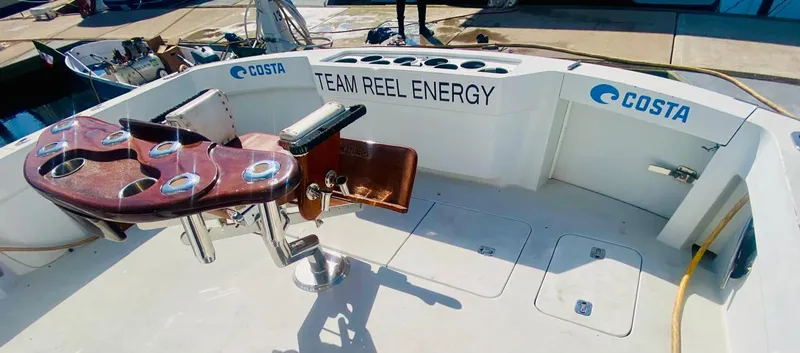  Yacht Photos Pics 2001 Hatteras 60 Convertible fishing deck with "Team Reel Energy" branding.