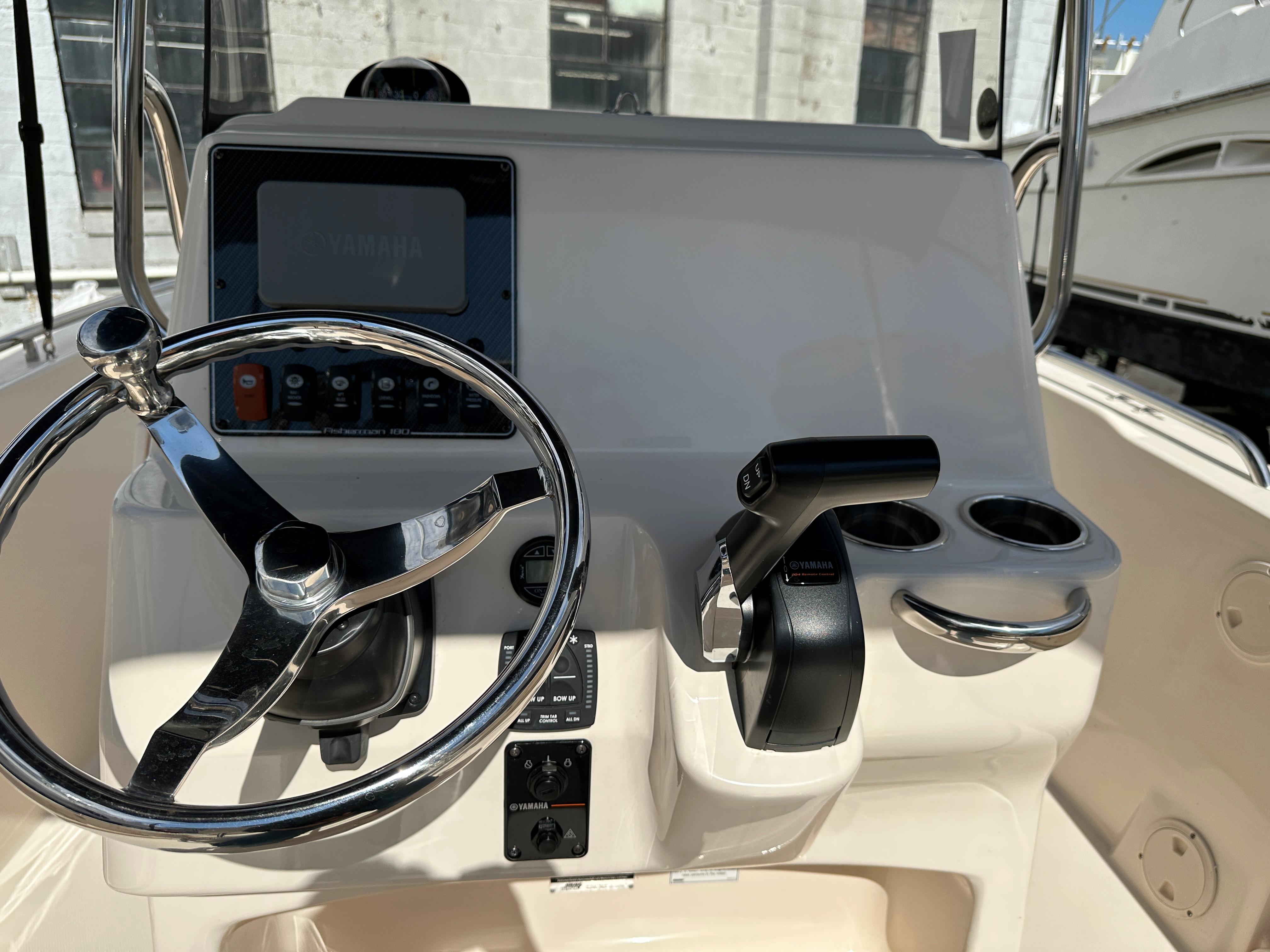 Grady-White  Fisherman 180 Center Console