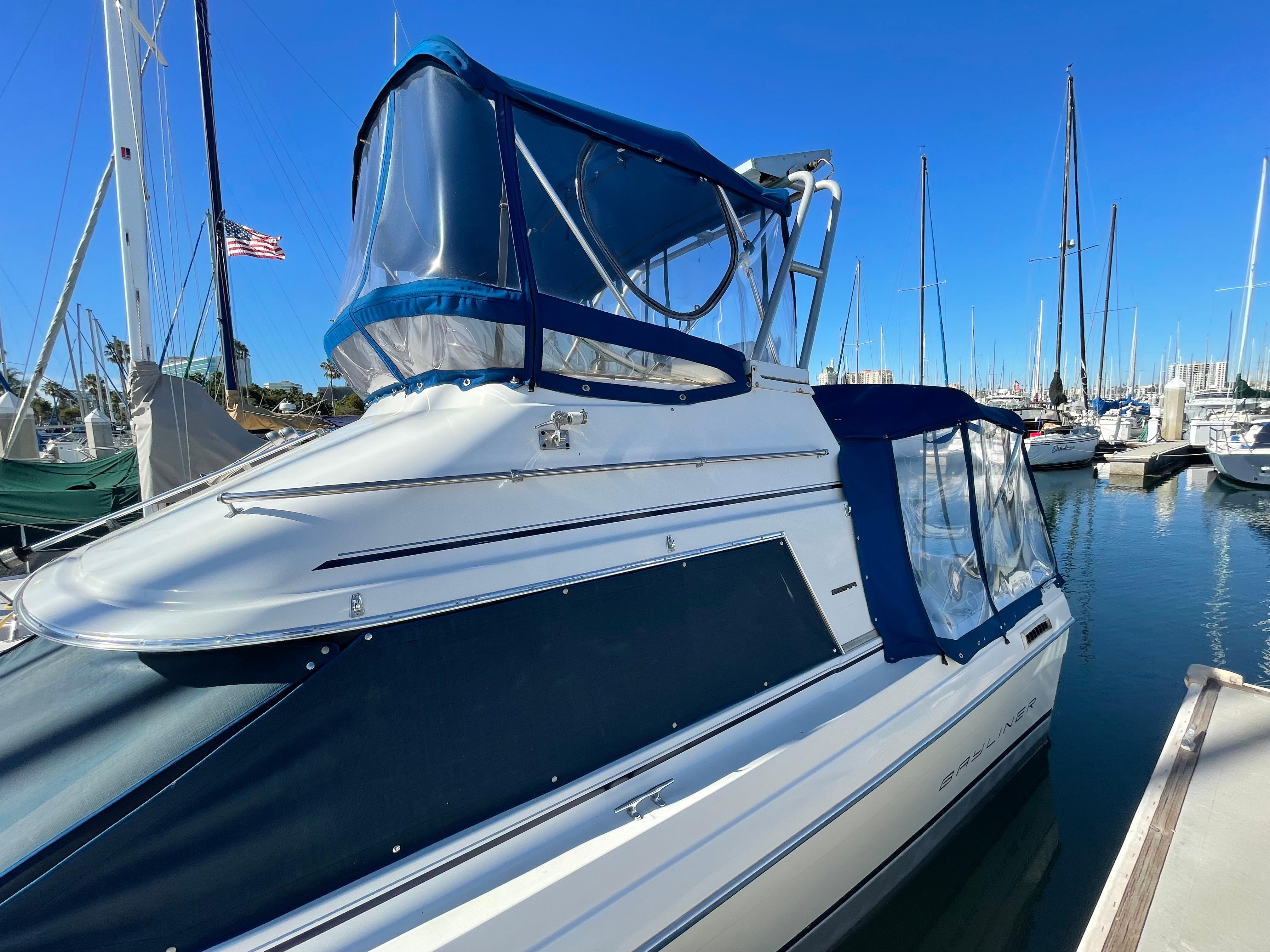 1992 Bayliner 2556 COMMAND BRIDGE Sports Cruiser for sale - YachtWorld