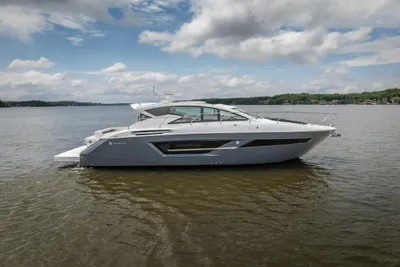 Cruisers Yachts 46 Cantius