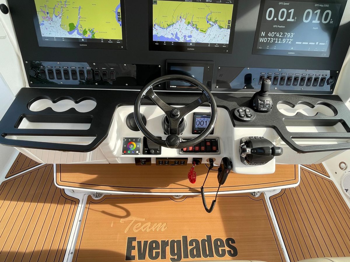 2019 Everglades 43 