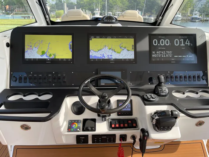  Yacht Photos Pics 2019 Everglades 435 CC boat dashboard with navigation screens and controls.