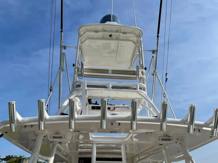  Yacht Photos Pics 2019 Everglades 435 CC boat tower against a clear blue sky.