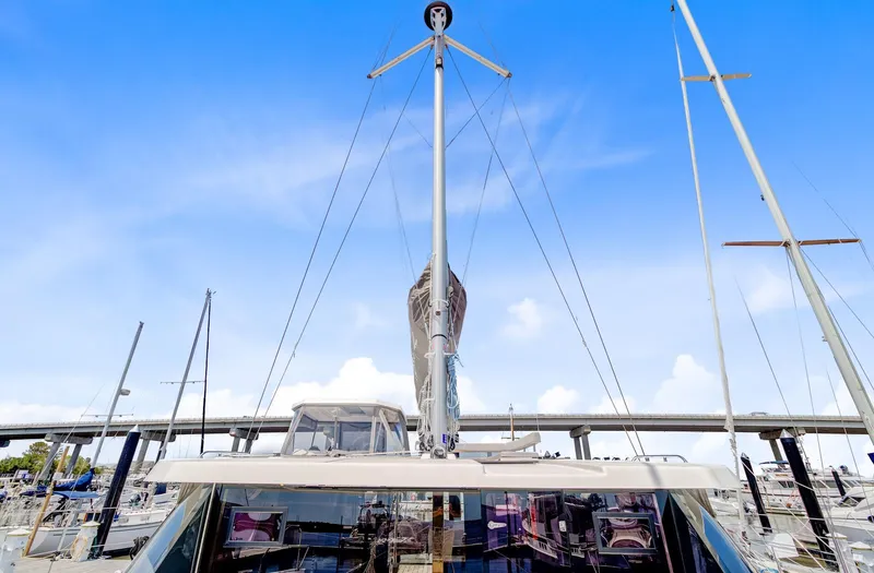 Latidoods Yacht Photos Pics Leopard 42 catamaran, 2021 model, docked with clear blue sky background.