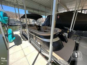 2018 Bennington 25QSR ESP Performance Package