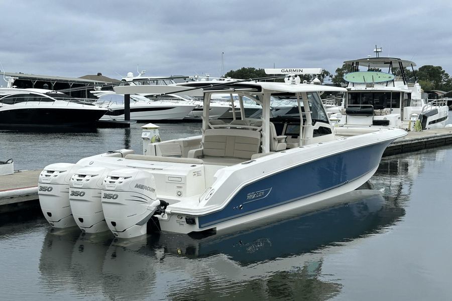 2019 Boston Whaler 380 Outrage