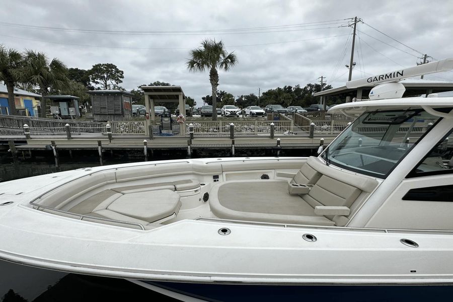 2019 Boston Whaler 380 Outrage