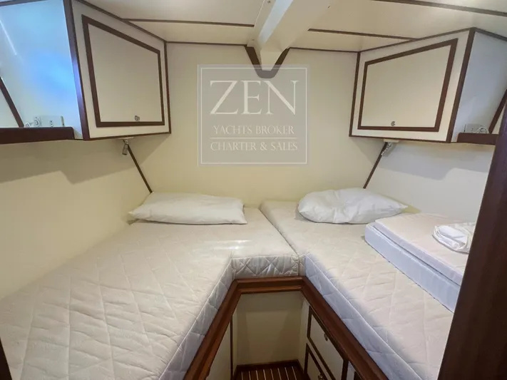  Yacht Photos Pics Cozy cabin with twin beds on 1987 Galtarossa Motorsailer yacht.