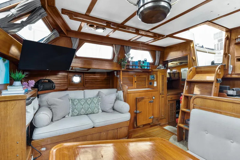 Sv Commitment Yacht Photos Pics 