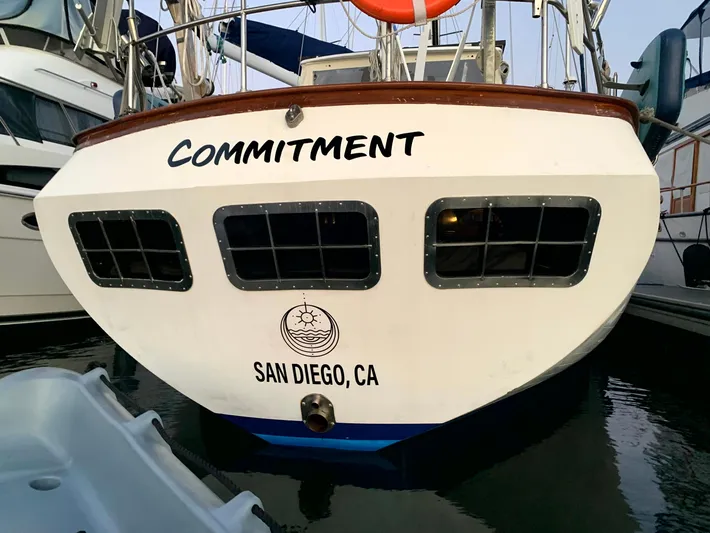 Commitment Yacht Photos Pics 