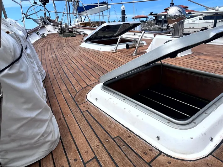 Sv Commitment Yacht Photos Pics 