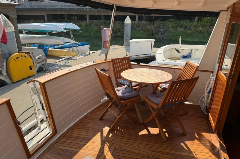  Yacht Photos Pics 1998 Kadey-Krogen 48' Northsea Widebody Pilothouse with outdoor seating on deck.