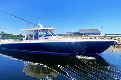 Pursuit S 408 Sport