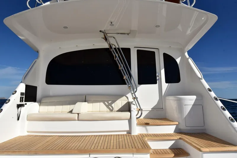 Party Of Five Yacht Photos Pics 2019 Viking 80 Sky Bridge yacht with sleek seating and elegant design.