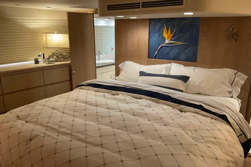 Moon River Yacht Photos Pics Luxurious bedroom interior of 1997 Hatteras 70 Sport Deck Motor Yacht.