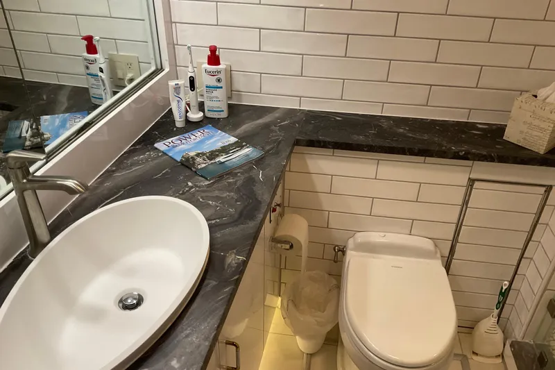 Moon River Yacht Photos Pics Bathroom interior of 1997 Hatteras 70 Sport Deck Motor Yacht with modern fixtures.