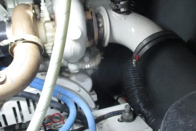 Pho-king-gross Yacht Photos Pics Engine components of a 2002 Sea Ray 400 Sedan Bridge boat.