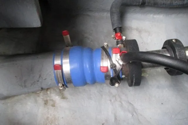 Pho-king-gross Yacht Photos Pics Engine compartment of 2002 Sea Ray 400 Sedan Bridge with blue hose and clamps.