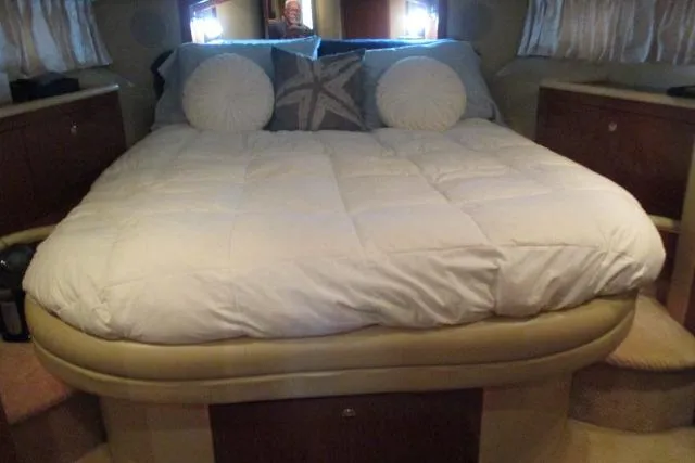 Pho-king-gross Yacht Photos Pics Luxurious bedroom interior of 2002 Sea Ray 400 Sedan Bridge yacht.
