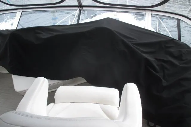 Pho-king-gross Yacht Photos Pics 2002 Sea Ray 400 Sedan Bridge interior with covered dashboard and white seating.