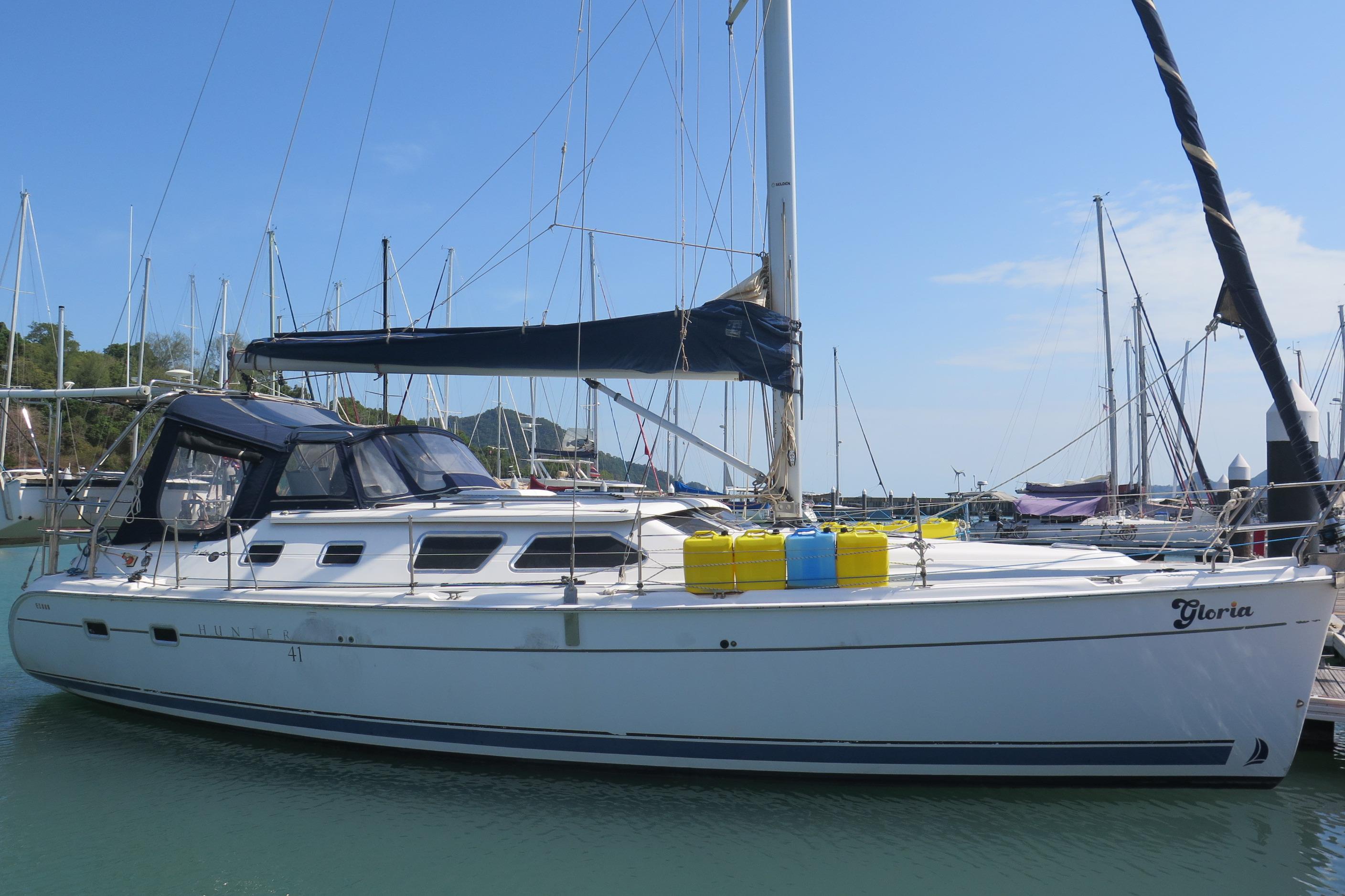 Hunter 41 Deck Salon