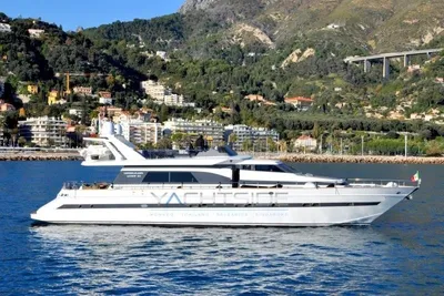1986 Cantieri di Pisa Akhir 22