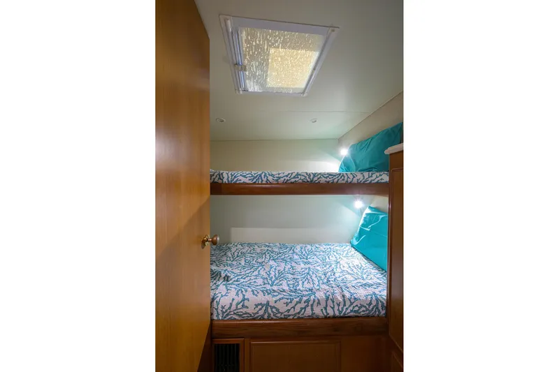 Seanyle Yacht Photos Pics Post 50 SEANYLE - Guest Cabin Port