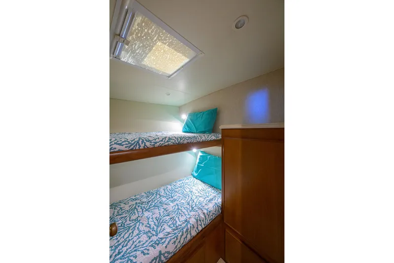 Seanyle Yacht Photos Pics Post 50 SEANYLE - Guest Cabin Port