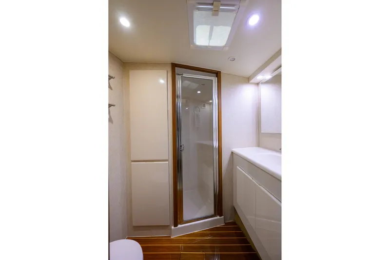 Seanyle Yacht Photos Pics Post 50 SEANYLE - Master Ensuite Head