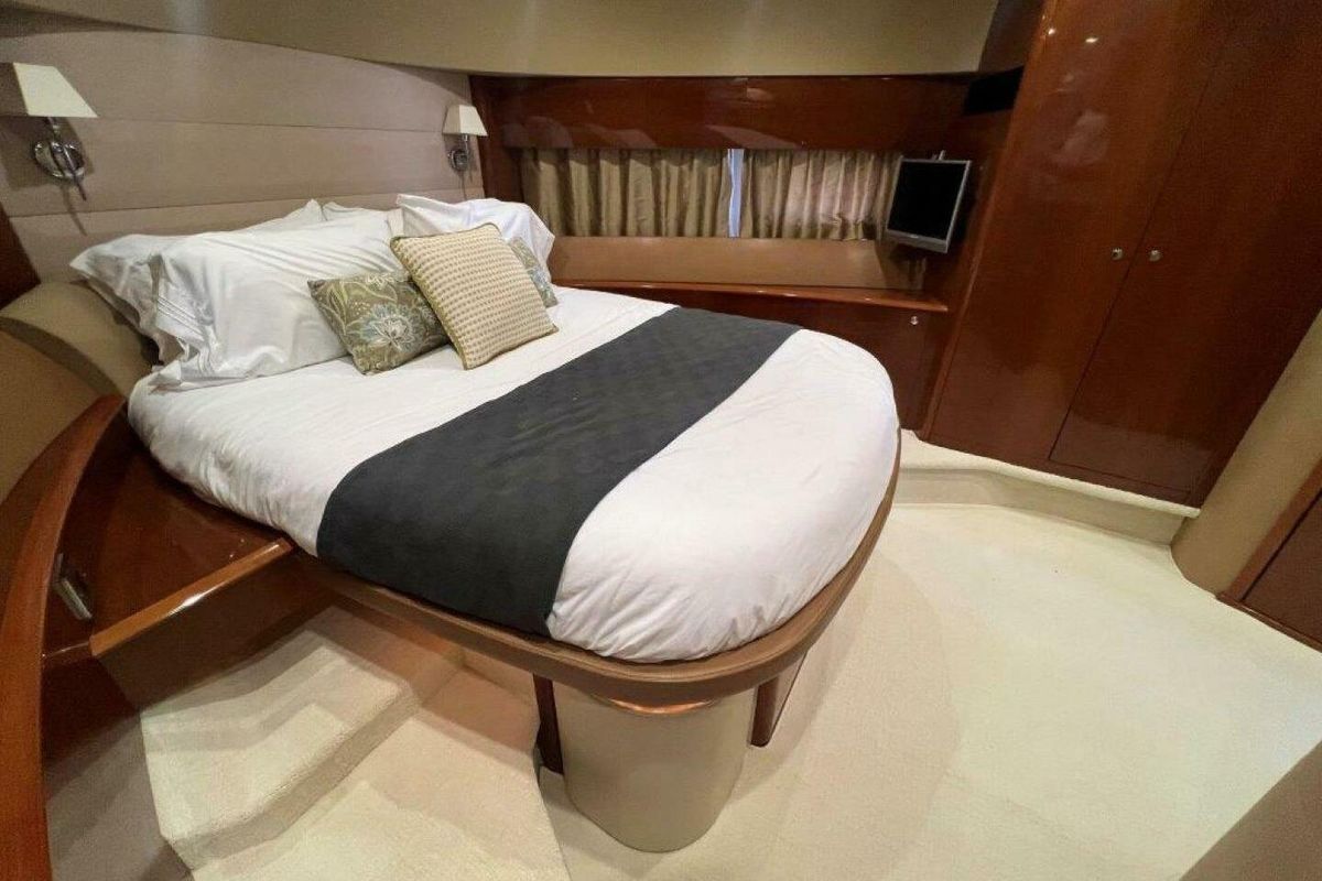 2006 Princess 67 