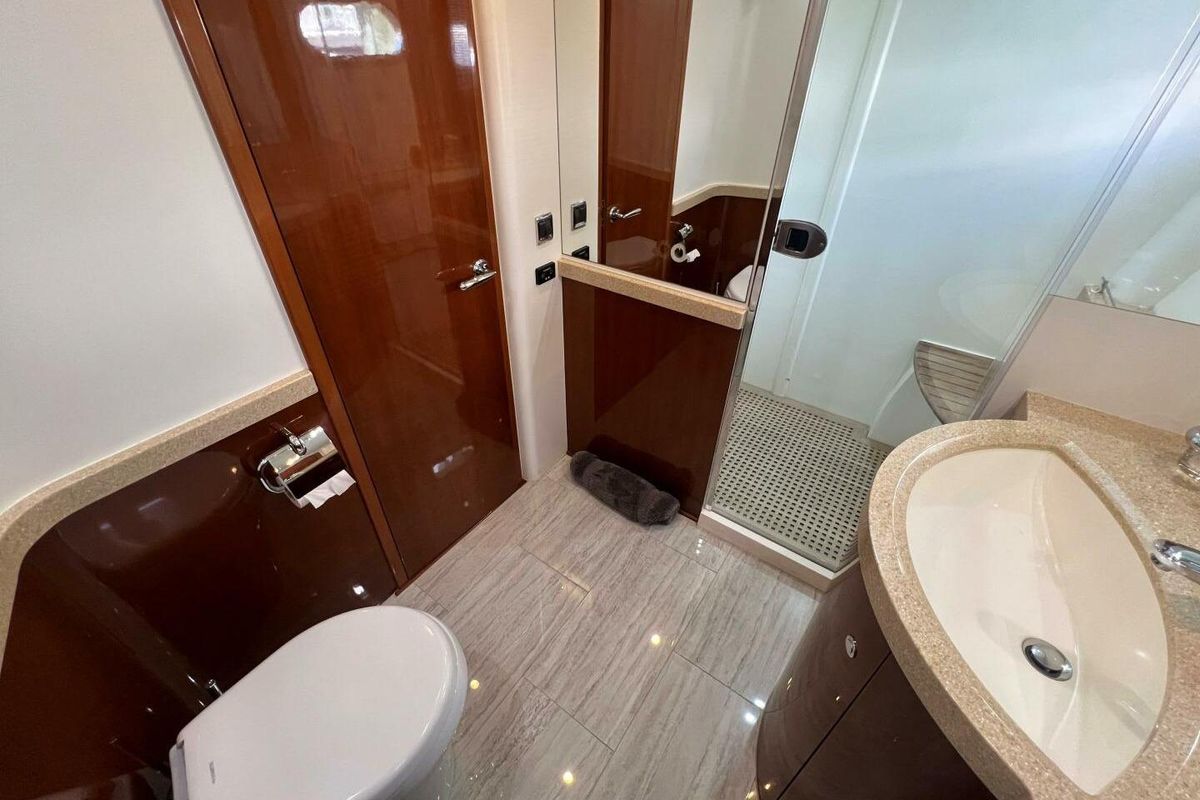 2006 Princess 67 