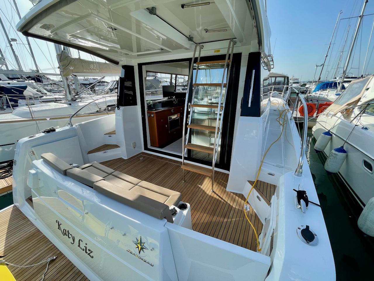 2016 Jeanneau Velasco 37F Flybridge for sale - YachtWorld